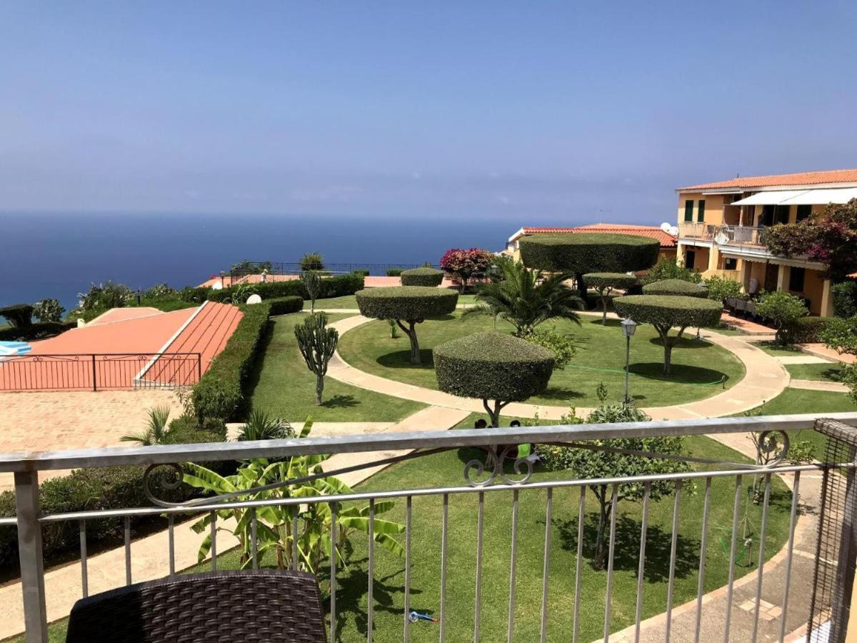 Casa Marzy- Charming Tropea Studio With Pool, Sea & Volcano Views Exterior foto