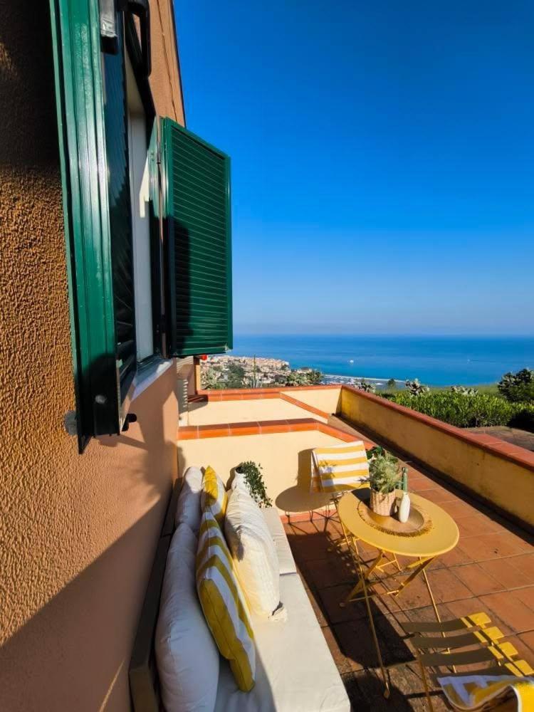 Casa Marzy- Charming Tropea Studio With Pool, Sea & Volcano Views Exterior foto